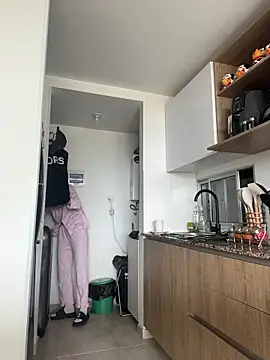 Snapshot of Ameellie chatting on December 2025 02:24:01 PM Ameellie online show from December 2025 02:24:01 PM