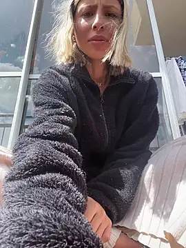 Snapshot of Ameellie chatting on December 2025 04:14:02 PM Ameellie online show from December 2025 04:14:02 PM