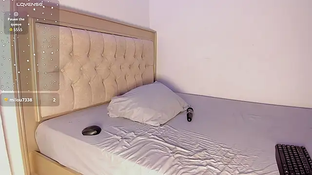 Letizia West  online show from October 2025 07:28:01 AM