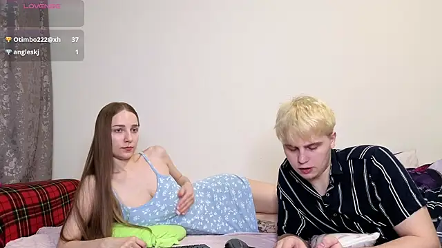 Emily and Ilumi online show from January 2026 07:39:01 PM