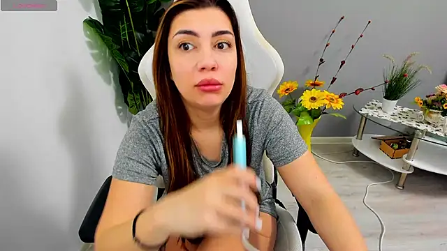 Snapshot of EveEvian chatting on February 2026 11:52:01 AM EveEvian online show from February 2026 11:52:01 AM