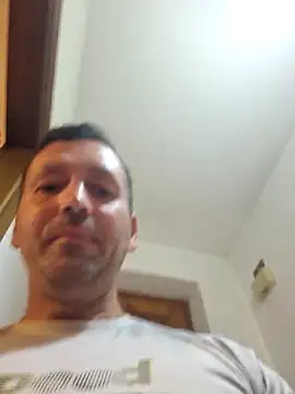 Snapshot of florin421 chatting on April 2026 09:25:01 AM florin421 online show from April 2026 09:25:01 AM