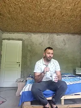 Snapshot of florin421 chatting on May 2026 09:25:01 AM florin421 online show from May 2026 09:25:01 AM