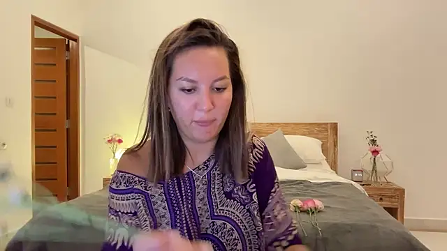 Nelly Fischer online show from September 2025 01:15:01 PM