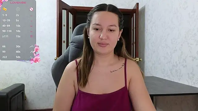 Snapshot of Nelly_Fischer chatting on April 2026 06:34:01 PM Nelly Fischer online show from April 2026 06:34:01 PM
