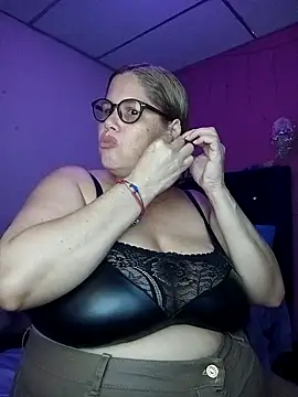 EllisW8 online show from September 2025 11:28:01 PM