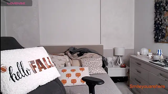 Smileyouarehere online show from November 2025 02:44:01 AM