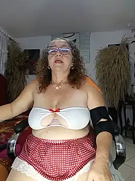 Snapshot of evelin_hott chatting on May 2026 01:58:01 AM evelin hott online show from May 2026 01:58:01 AM