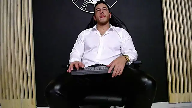 Snapshot of Maxxxpowerful chatting on December 2024 03:29:02 AM Maxxxpowerful online show from December 2024 03:29:02 AM