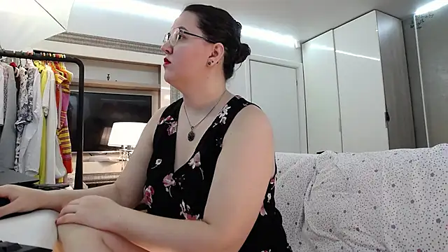 ILoveToFeelU online show from July 2026 04:45:02 PM