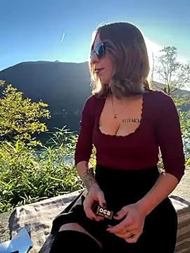 Mia Railey online show from November 2025 02:28:01 PM