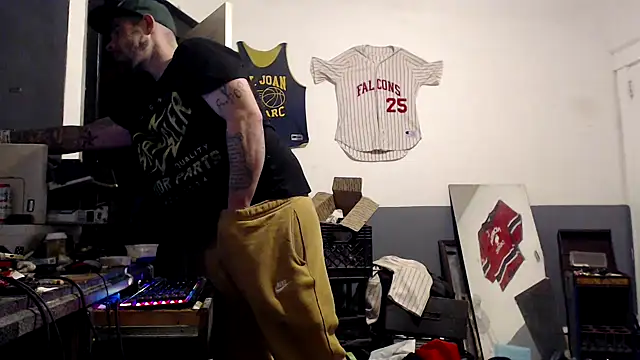 sledge901 online show from January 2025 04:19:01 AM