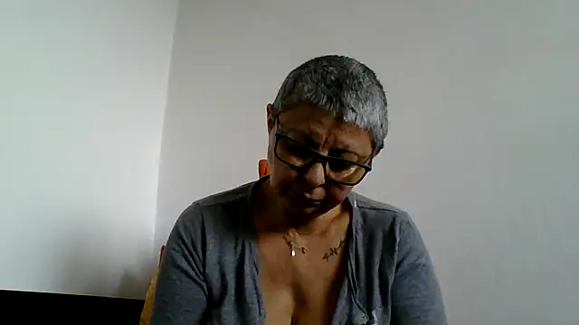 roseblak42 online show from December 2025 09:57:02 AM