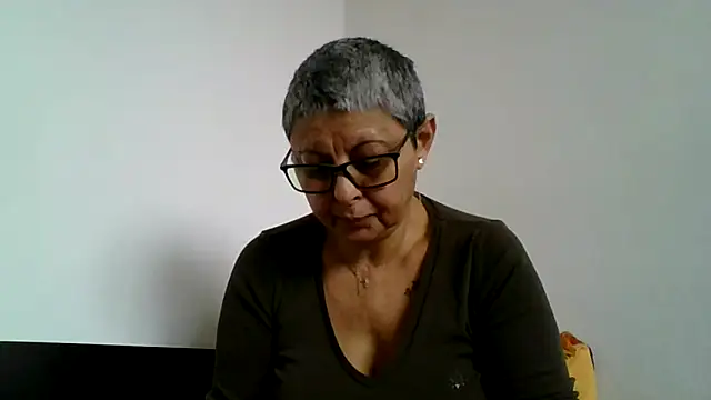 roseblak42 online show from December 2025 09:36:02 AM