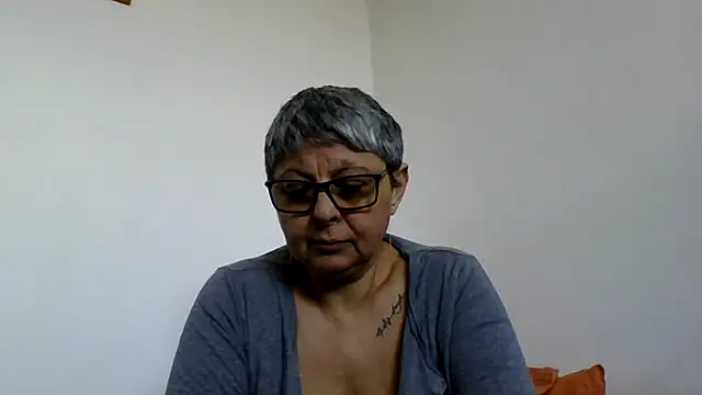 roseblak42 online show from March 2026 10:34:02 AM