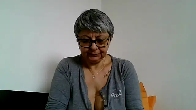 roseblak42 online show from March 2026 07:52:02 AM