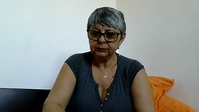 roseblak42 online show from April 2026 12:28:01 PM