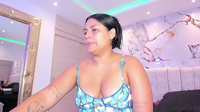 kiana cream online show from November 2025 11:32:02 AM