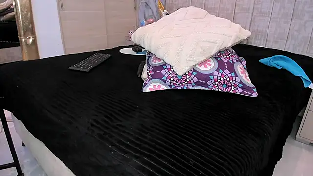 kiana cream online show from February 2026 02:24:02 PM