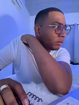 Snapshot of Arwens_bell08 chatting on March 2025 11:31:02 PM Arwens bell08 online show from March 2025 11:31:02 PM