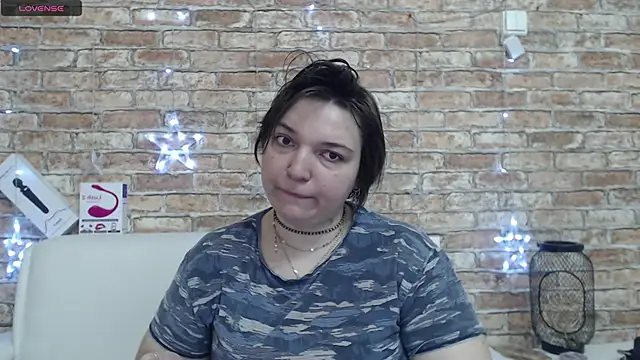 Amelia Kiss  online show from February 2026 12:51:02 AM