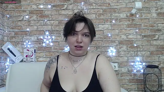 Amelia Kiss  online show from March 2026 01:02:02 AM