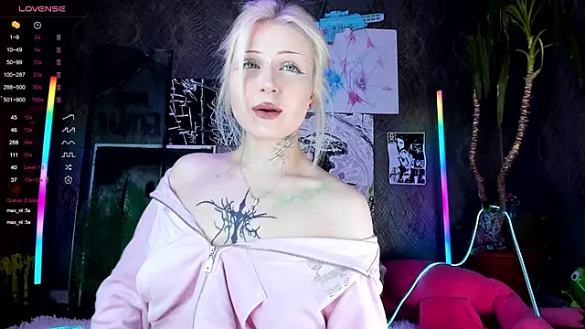 little grinch666 online show from February 2025 08:19:02 PM