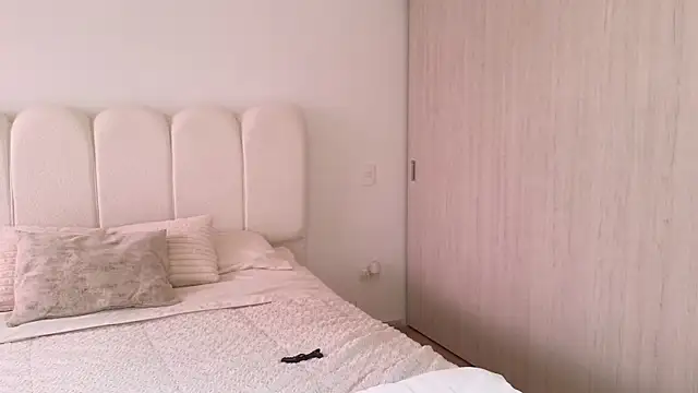 Snapshot of Celeste_Tailor_ chatting on June 2026 08:03:01 PM Celeste Tailor online show from June 2026 08:03:01 PM