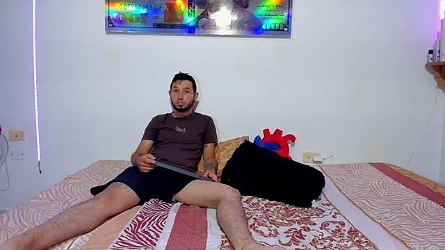 Snapshot of Bad_Couple_1 chatting on January 2025 07:28:02 PM Bad Couple 1 online show from January 2025 07:28:02 PM