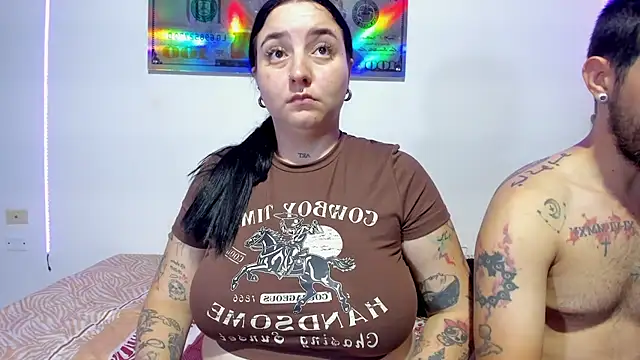 Snapshot of Bad_Couple_1 chatting on January 2025 04:12:01 AM Bad Couple 1 online show from January 2025 04:12:01 AM