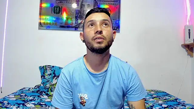 Snapshot of Bad_Couple_1 chatting on January 2025 04:59:01 AM Bad Couple 1 online show from January 2025 04:59:01 AM