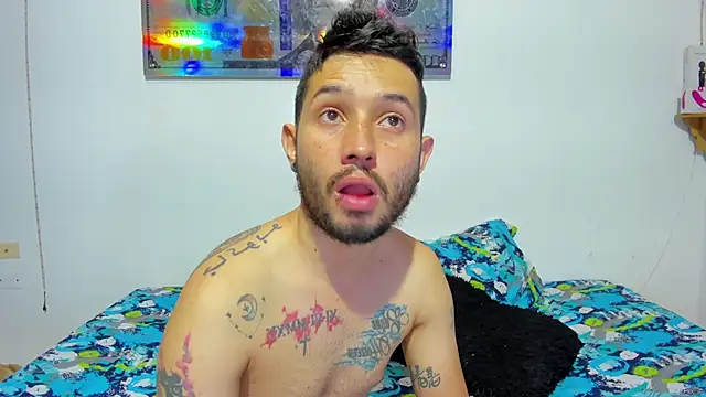 Snapshot of Bad_Couple_1 chatting on February 2025 10:04:01 AM Bad Couple 1 online show from February 2025 10:04:01 AM