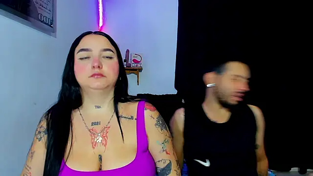 Snapshot of Bad_Couple_1 chatting on February 2025 03:43:01 AM Bad Couple 1 online show from February 2025 03:43:01 AM