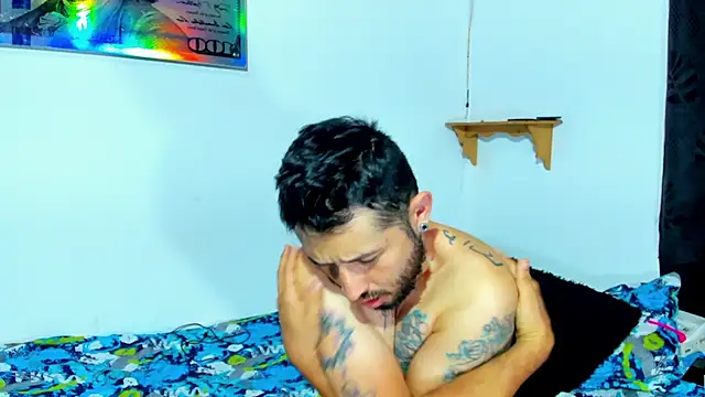 Snapshot of Bad_Couple_1 chatting on February 2025 07:07:01 AM Bad Couple 1 online show from February 2025 07:07:01 AM