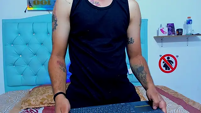 Snapshot of Bad_Couple_1 chatting on October 2025 10:16:02 AM Bad Couple 1 online show from October 2025 10:16:02 AM