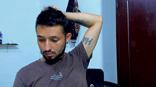 Snapshot of Bad_Couple_1 chatting on October 2025 12:47:02 AM Bad Couple 1 online show from October 2025 12:47:02 AM