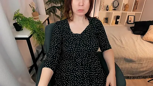 Snapshot of ZoeEast chatting on February 2026 01:21:02 PM ZoeEast online show from February 2026 01:21:02 PM