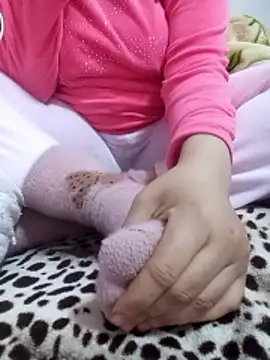 Snapshot of Bombamom chatting on March 2026 08:11:01 AM Bombamom online show from March 2026 08:11:01 AM