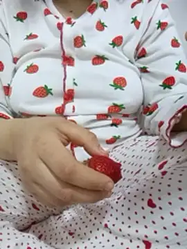 Snapshot of Bombamom chatting on March 2026 11:07:02 AM Bombamom online show from March 2026 11:07:02 AM