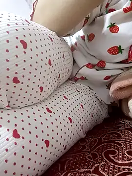 Snapshot of Bombamom chatting on March 2026 05:19:02 PM Bombamom online show from March 2026 05:19:02 PM