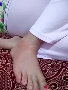 Snapshot of Bombamom chatting on March 2026 01:43:02 PM Bombamom online show from March 2026 01:43:02 PM