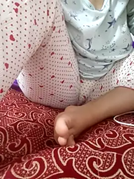 Snapshot of Bombamom chatting on April 2026 05:21:01 PM Bombamom online show from April 2026 05:21:01 PM