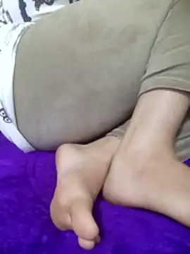 Snapshot of Bombamom chatting on April 2026 01:10:01 AM Bombamom online show from April 2026 01:10:01 AM