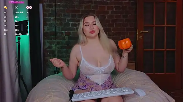 helen frogg online show from October 2025 07:59:01 PM