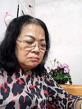 Hotestlove online show from December 2025 10:20:01 AM