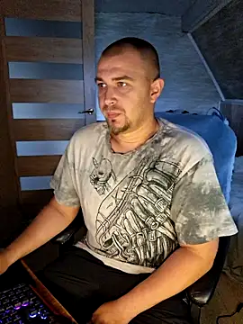 Snapshot of Foxyshaved chatting on June 2026 04:14:02 AM Foxyshaved online show from June 2026 04:14:02 AM