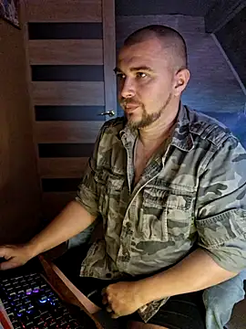 Snapshot of Foxyshaved chatting on July 2026 05:00:02 AM Foxyshaved online show from July 2026 05:00:02 AM