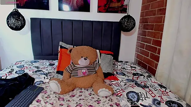 kyliejenner hot online show from November 2025 01:30:02 AM