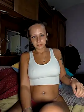 Snapshot of emma4xxx chatting on April 2026 07:42:02 PM emma4xxx online show from April 2026 07:42:02 PM