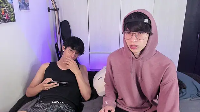 Snapshot of Aventure_Twinks chatting on December 2024 03:54:01 AM Aventure Twinks online show from December 2024 03:54:01 AM